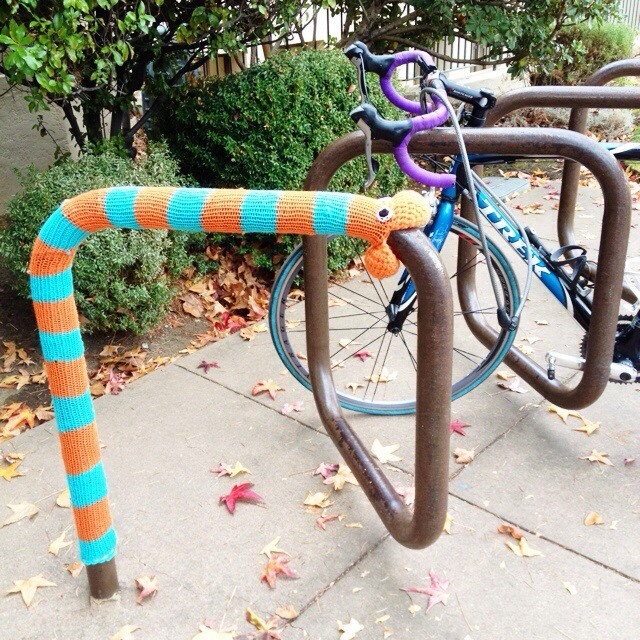 Snake yarnbomb crochet pattern