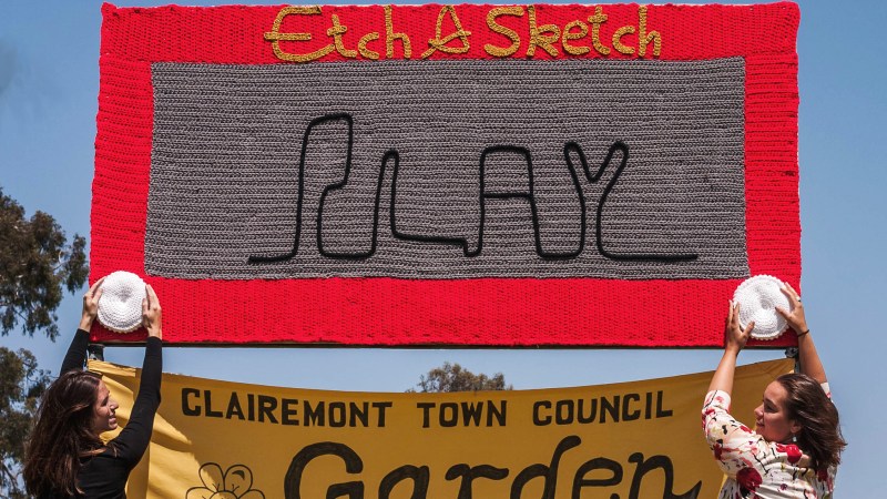 Epic New Yarn Bomb Collaboration:&nbsp;Etch-A-Sketch