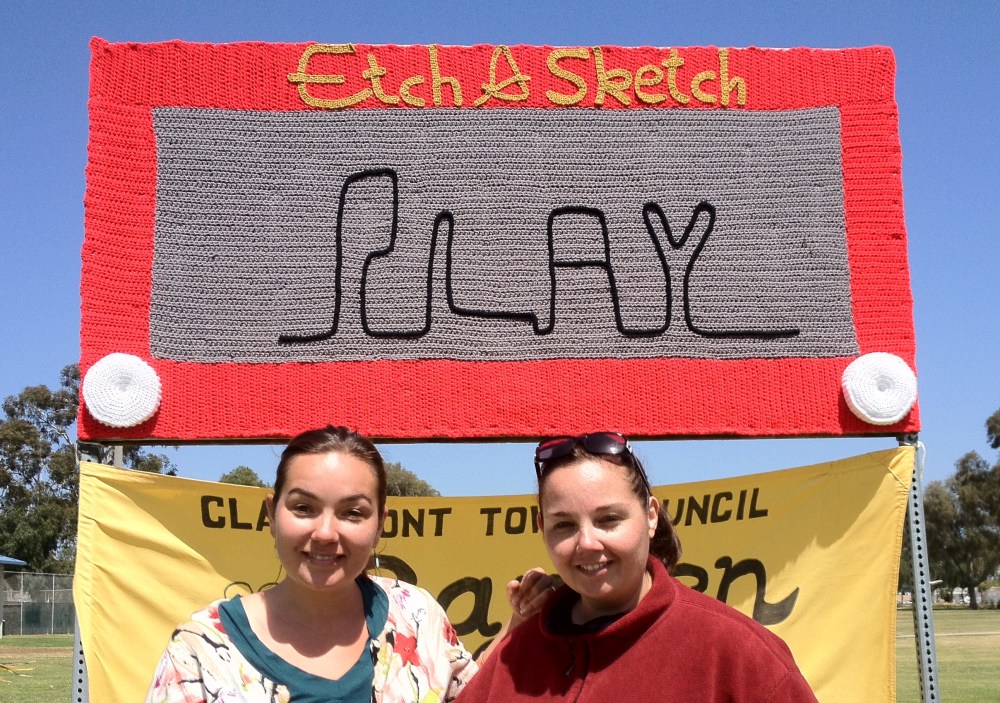 Etch-A-Sketch Yarn Bomb