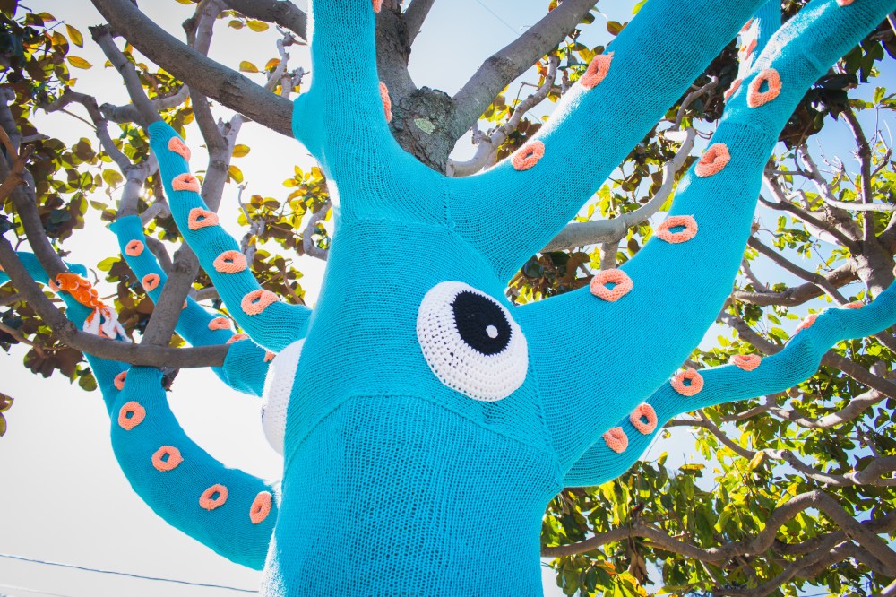 squidtree yarnbomb