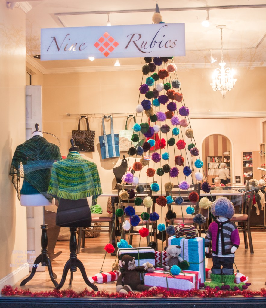 Knit christmas window display 1