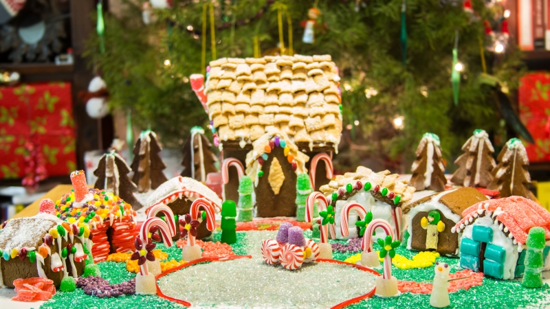 Holiday food fun: Knit pie & a gingerbread village