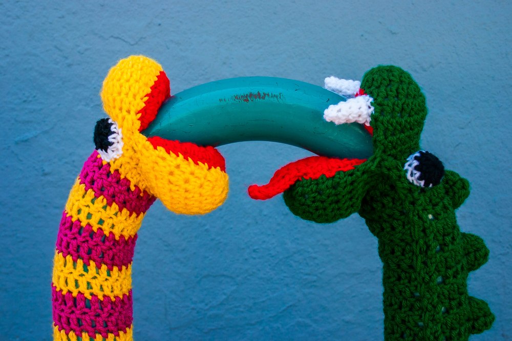 Snake yarnbomb crochet pattern