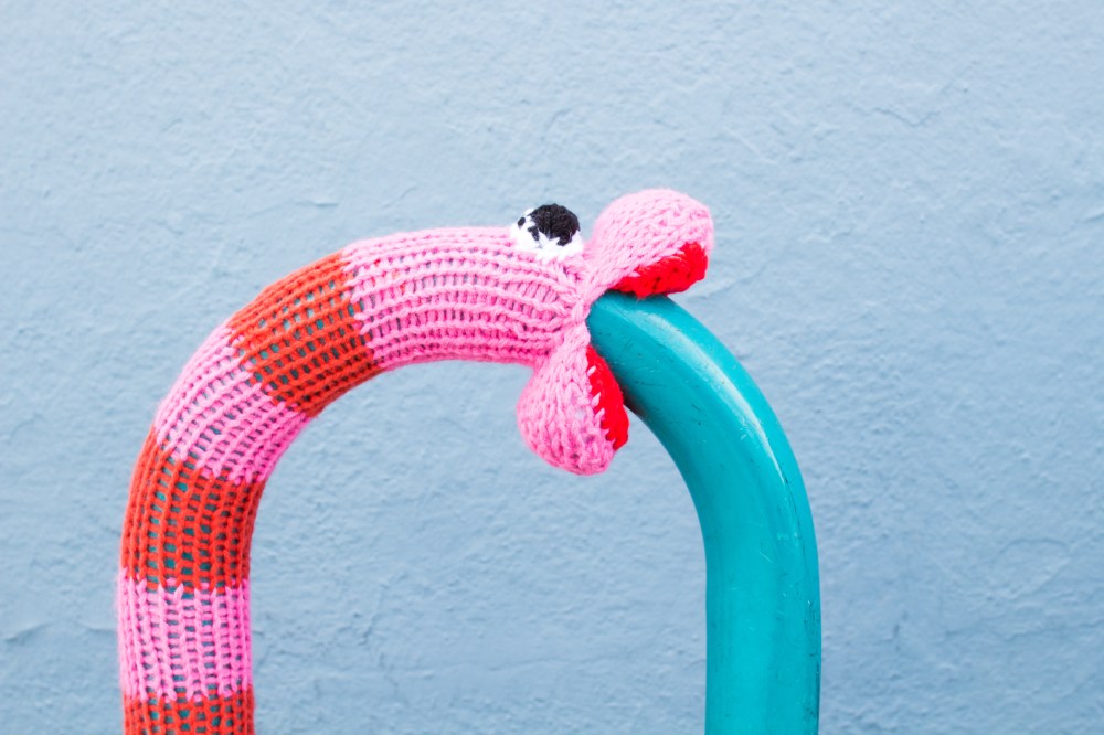 knit snake yarnbomb knitting pattern