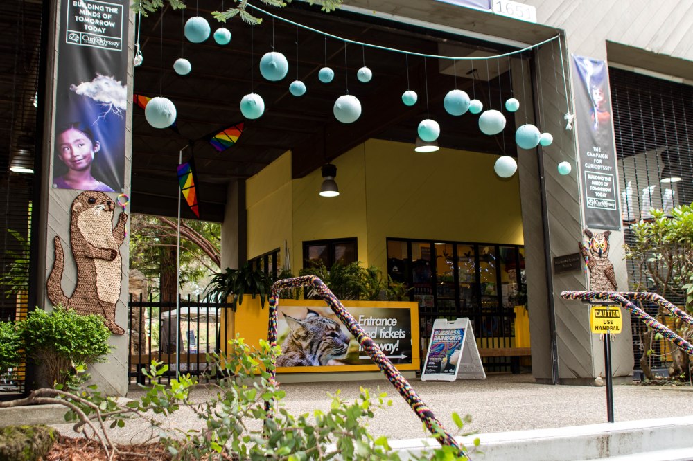 Curiodyssey x Knits for Life Bubbles & Rainbows Yarnbomb